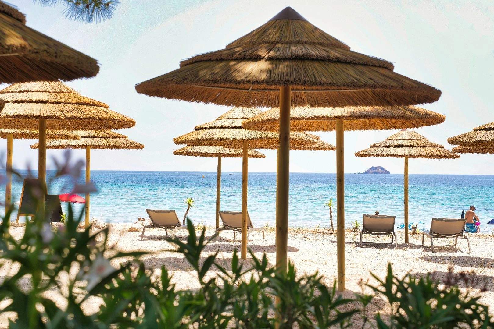 La plage de Pinarello à deux pas de l'hôtel Les Régalia